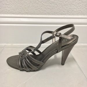 Kenneth Cole Reaction Women’s Heels 9.5 Silver